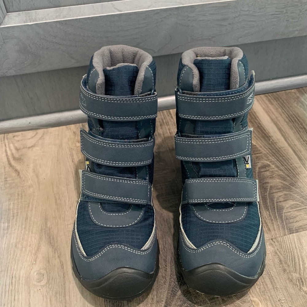 Keen boys snow boots